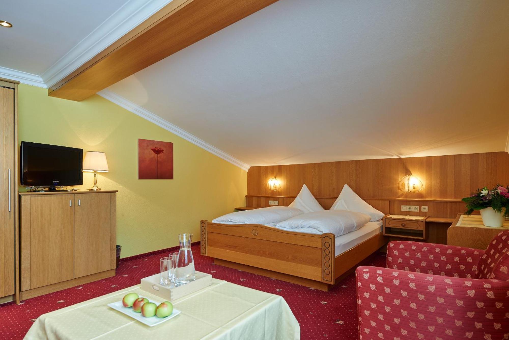 Hotel Restaurant Formarin Oberlech Chambre photo
