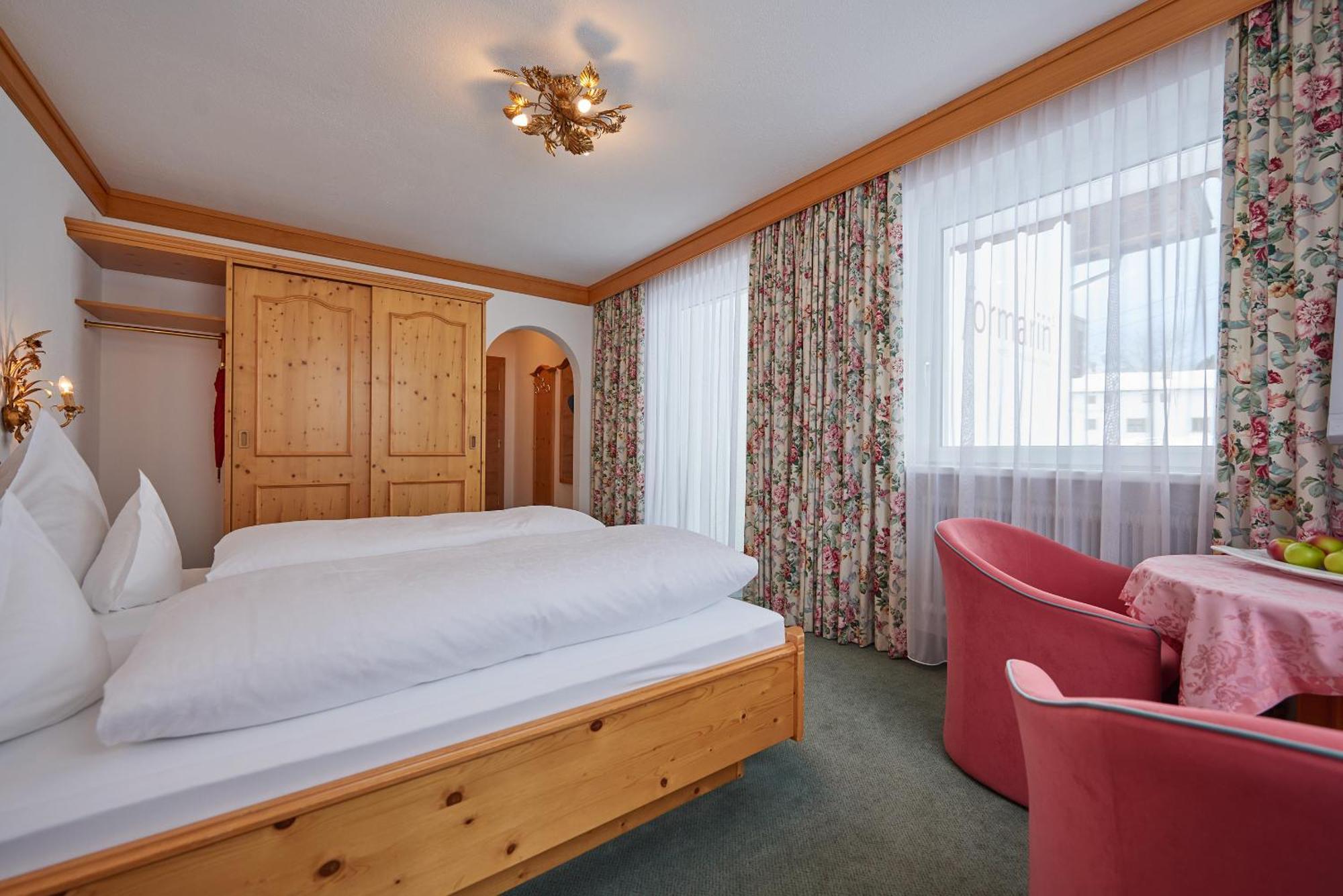 Hotel Restaurant Formarin Oberlech Chambre photo