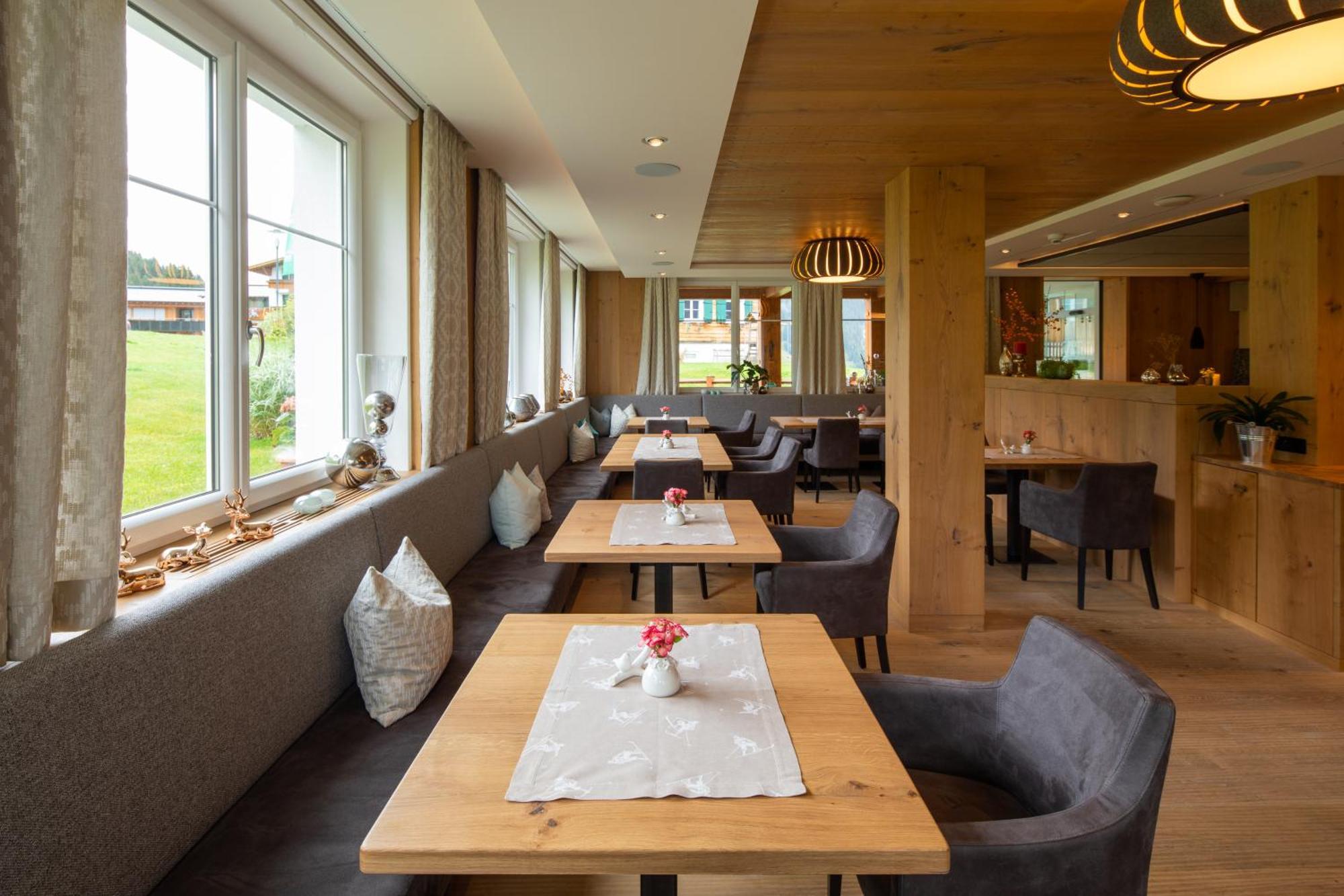 Hotel Restaurant Formarin Oberlech Extérieur photo